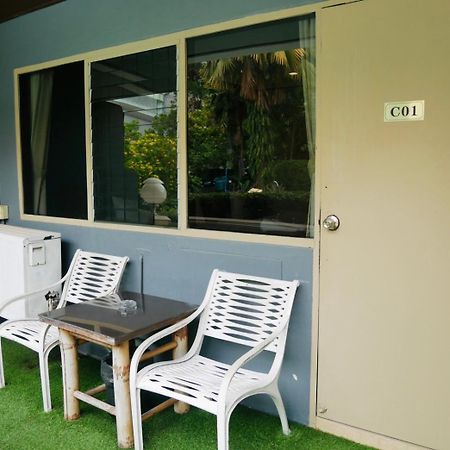 Let'S Hyde Pattaya Resort & Villas - Pool Cabanas Екстериор снимка
