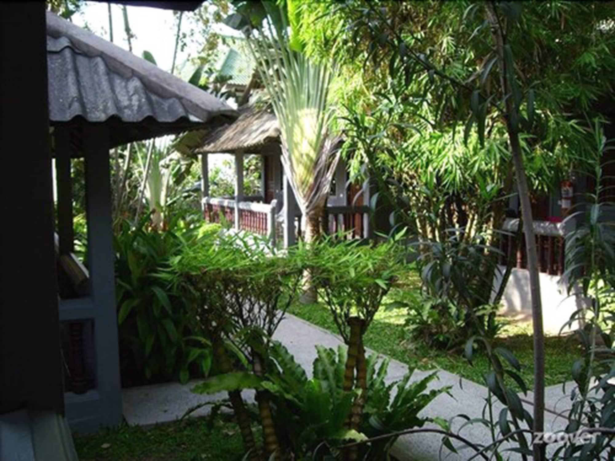 Let'S Hyde Pattaya Resort & Villas - Pool Cabanas Екстериор снимка