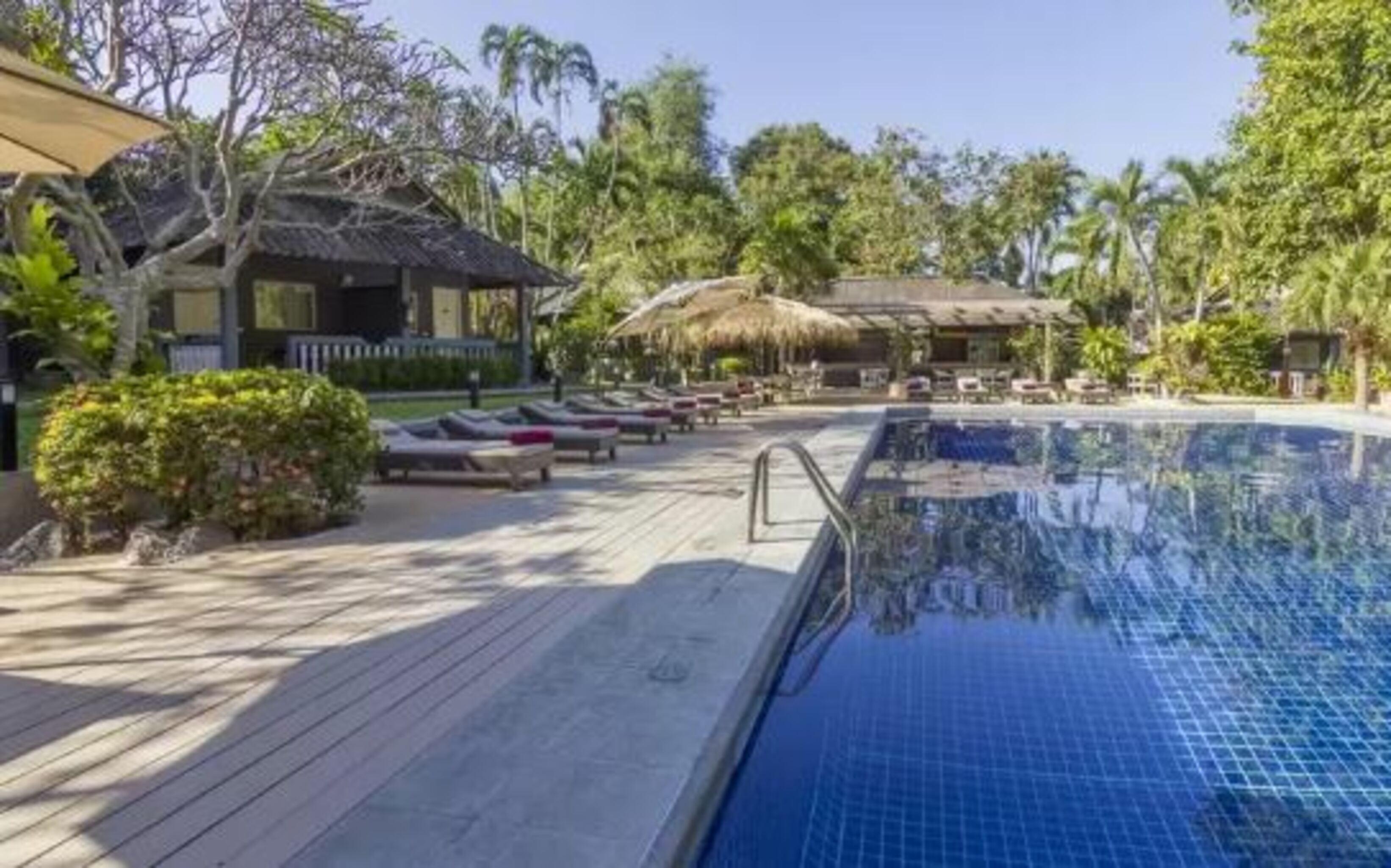 Let'S Hyde Pattaya Resort & Villas - Pool Cabanas Екстериор снимка