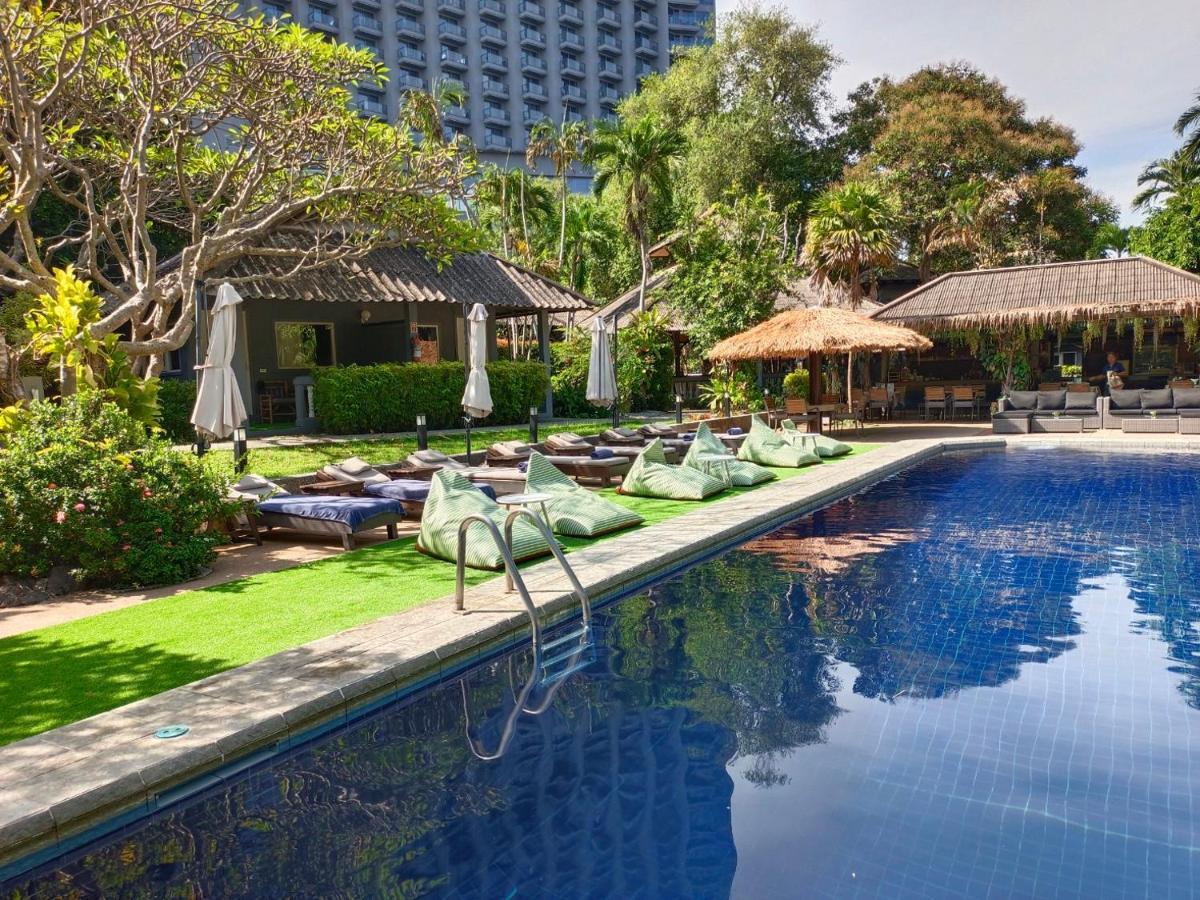 Let'S Hyde Pattaya Resort & Villas - Pool Cabanas Екстериор снимка
