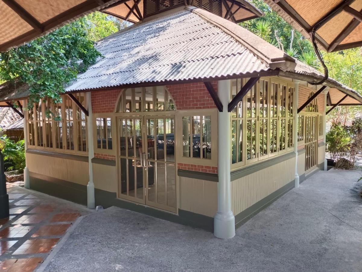 Let'S Hyde Pattaya Resort & Villas - Pool Cabanas Екстериор снимка