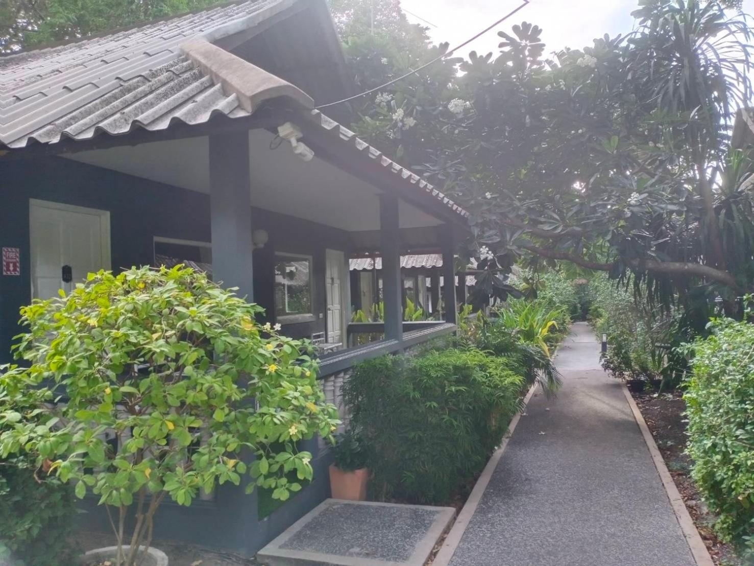 Let'S Hyde Pattaya Resort & Villas - Pool Cabanas Екстериор снимка