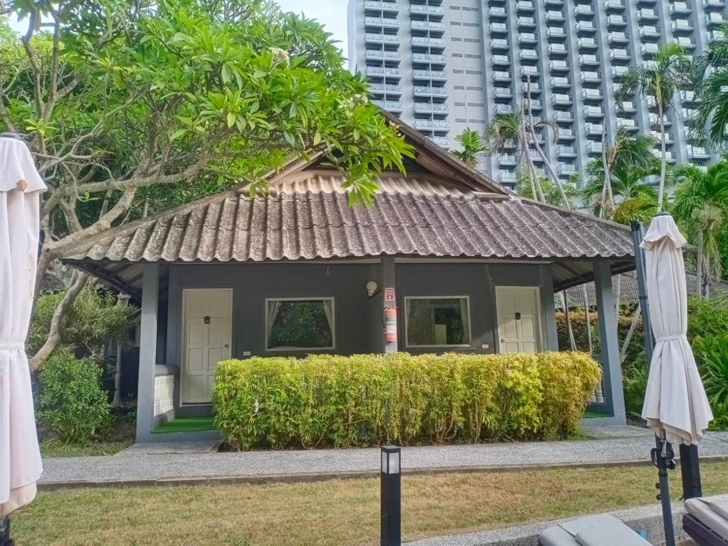 Let'S Hyde Pattaya Resort & Villas - Pool Cabanas Екстериор снимка