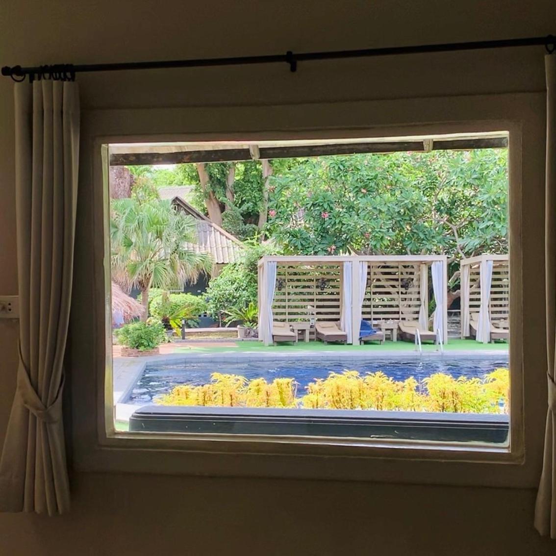 Let'S Hyde Pattaya Resort & Villas - Pool Cabanas Екстериор снимка