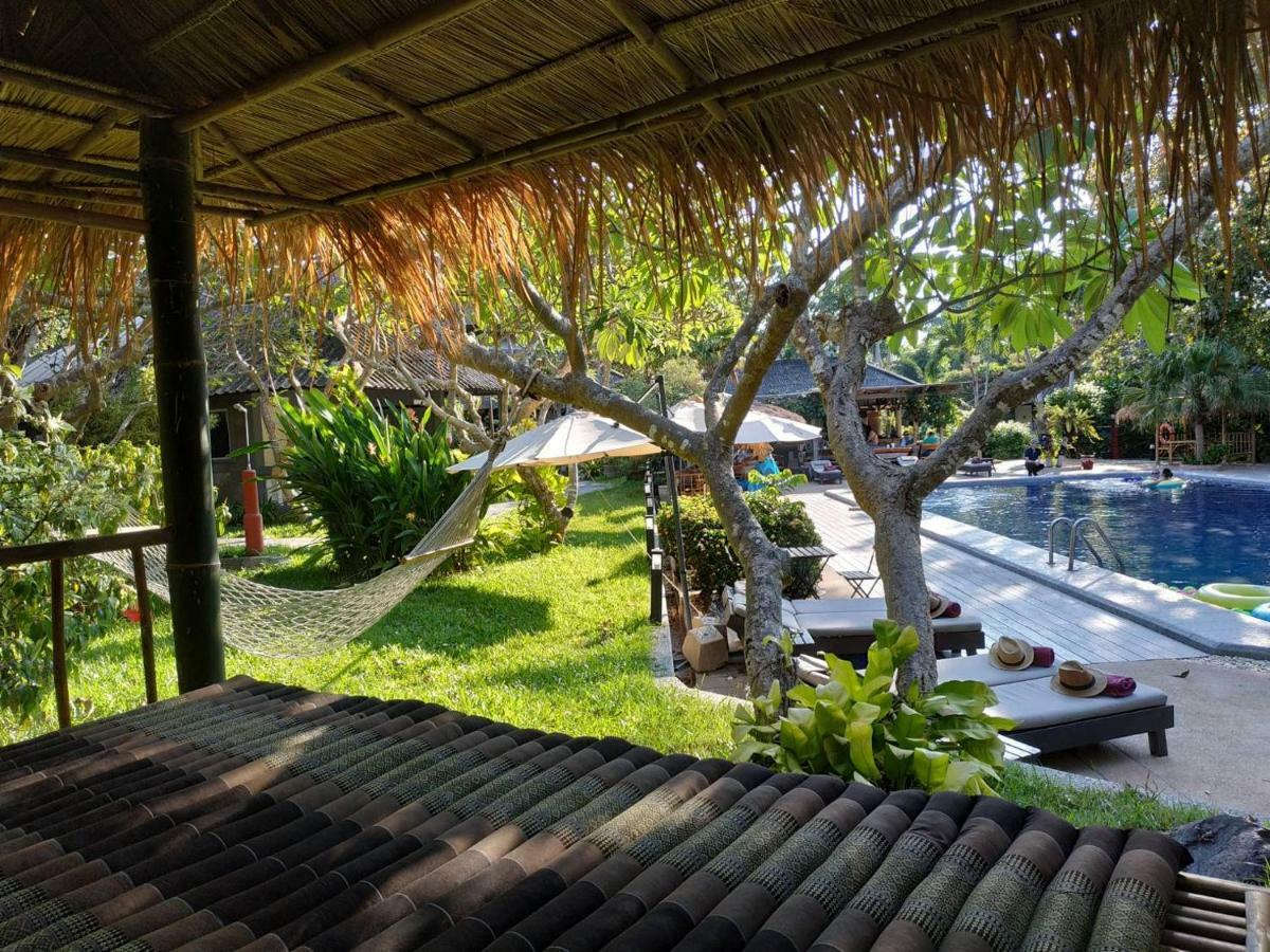 Let'S Hyde Pattaya Resort & Villas - Pool Cabanas Екстериор снимка